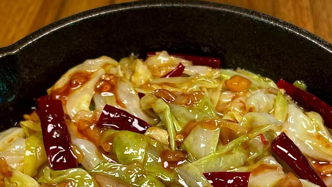干煸手撕包菜：脆嫩爽口，香辣入味，专治没胃口的家常小炒