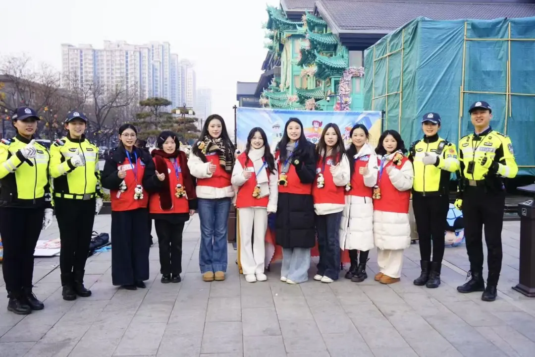 青春力量守护平安出行｜河北外国语学院学子走进邯郸街道开展交通安全知识宣讲活动