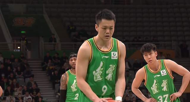 3分险胜，辽宁男篮上演大逆转 赵继伟11分11助攻 外援23分避免被裁