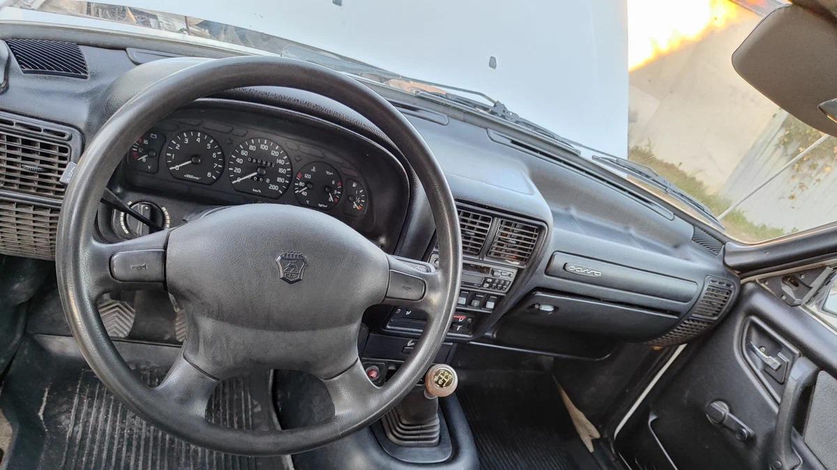 GAZ-3110伏尔加轿车: 转型时代的俄罗斯汽车象征