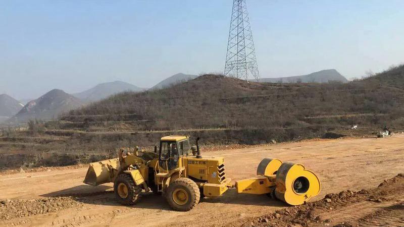 三角碾压路机：工程压实效率新标杆