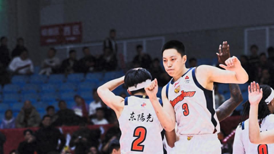 42+8！广东后卫打成“东北克星”，焦泊乔伤情出炉，杜锋怎么说？