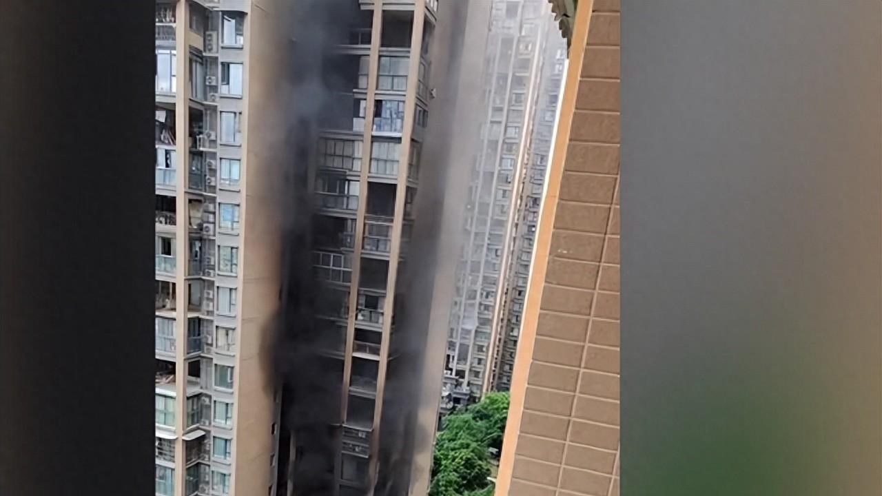 南充市嘉陵区天庐小区的消防安全措施，是否应该加强？