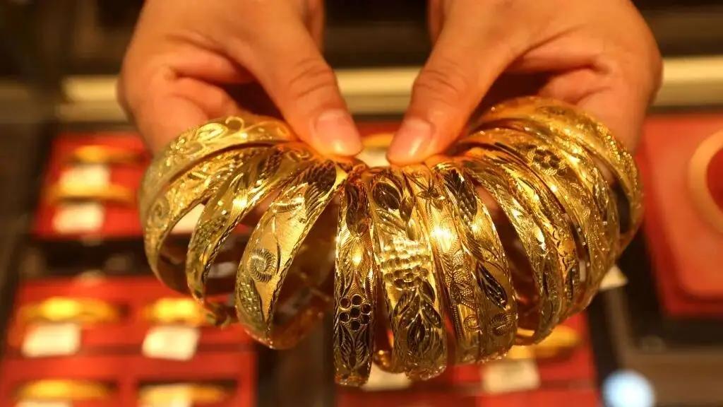 珠宝店“黄金分期”骗局曝光：号称零首付低利率，实则“五步收割”，年利率能到100%，非法借贷坑