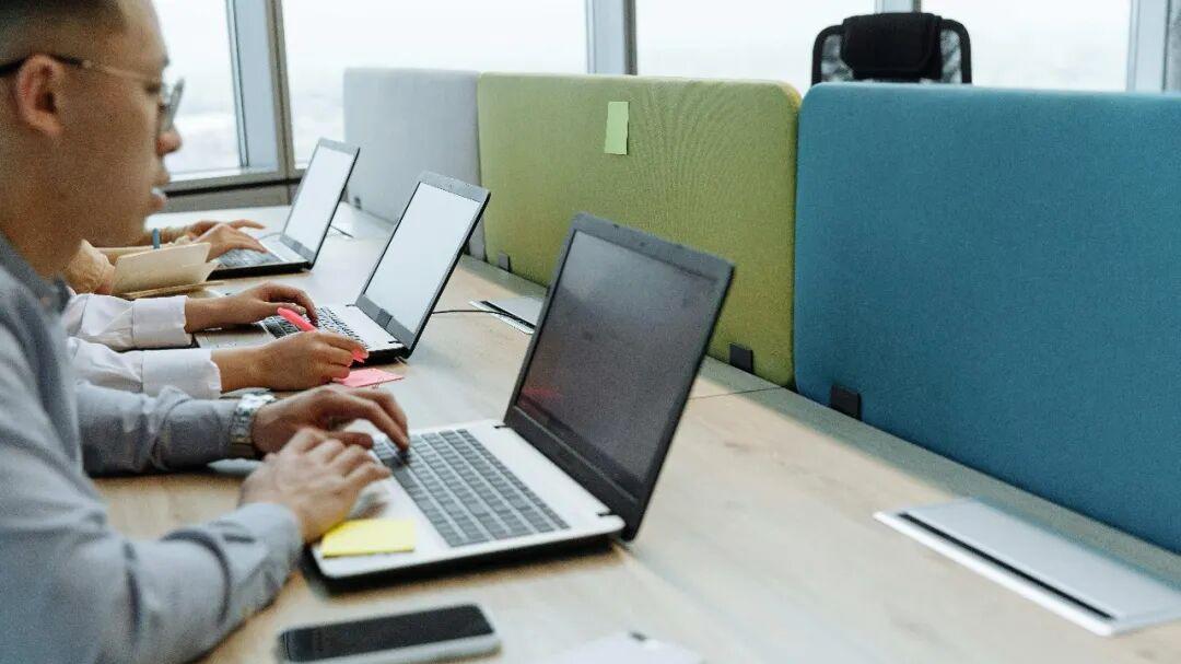 别只按模型价格选 AI 编程工具，真正贵的是这 4 个隐性成本