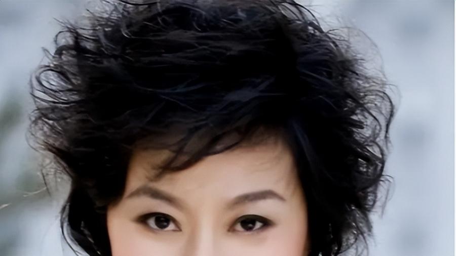 剧里“风情万种”，迷糊女闫妮，难怪她的成名路走的比别人都要长