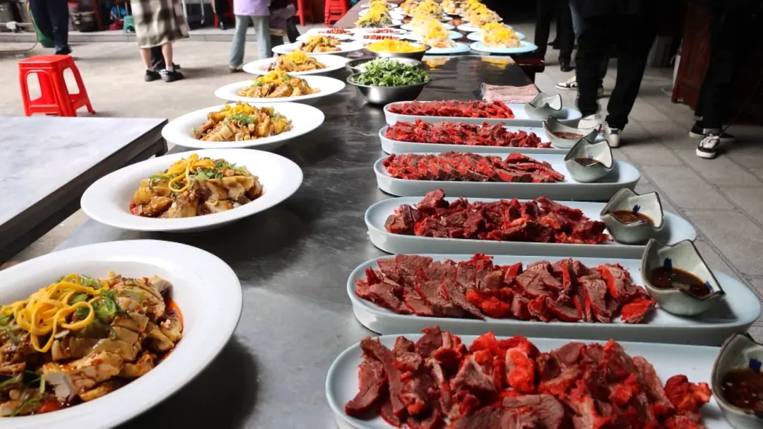 阜阳阜南中岗滩涂洼地油菜花海美成油画！这个周末你来打卡了吗？