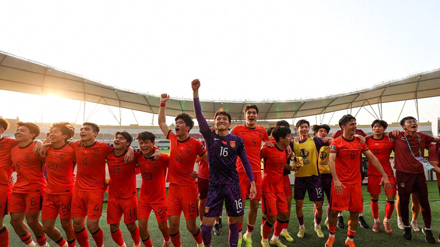 击败越南就能晋级决赛，越走越顺的国足遇到最尴尬的对手