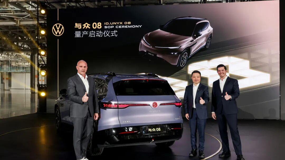 毛利率反超理想！小鹏上岸：4季度盈利3.8亿！何小鹏定调新三年