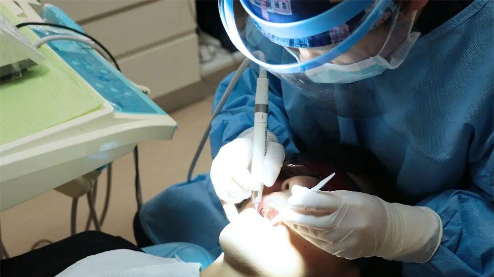 牙医不愿透露的秘密：牙齿松了还有救，前提是你做对了这五点