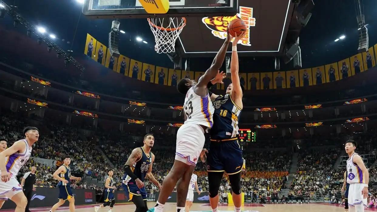 2连败！杜锋被研究透彻，徐杰被弱化，内线短板被针对，萨林杰作用不大