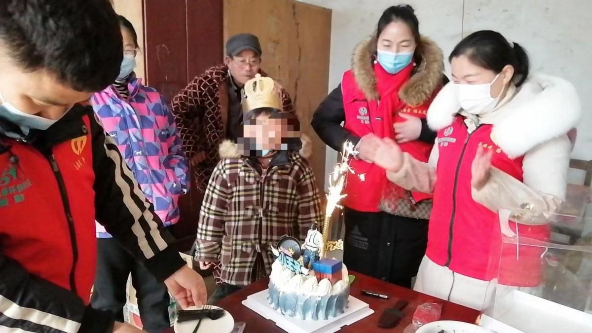 公益领头人，全家齐上阵——记邳州市优秀平安志愿者冯莉
