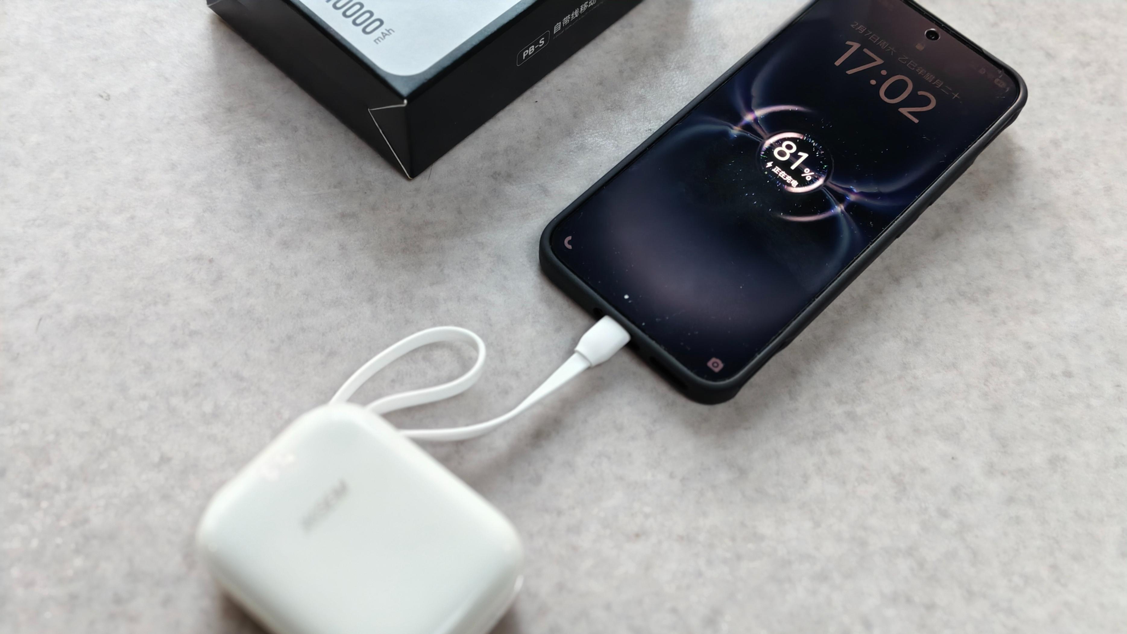 实测西圣自带线移动电源10000mAh：自媒体人出门，终于不用再带一堆线