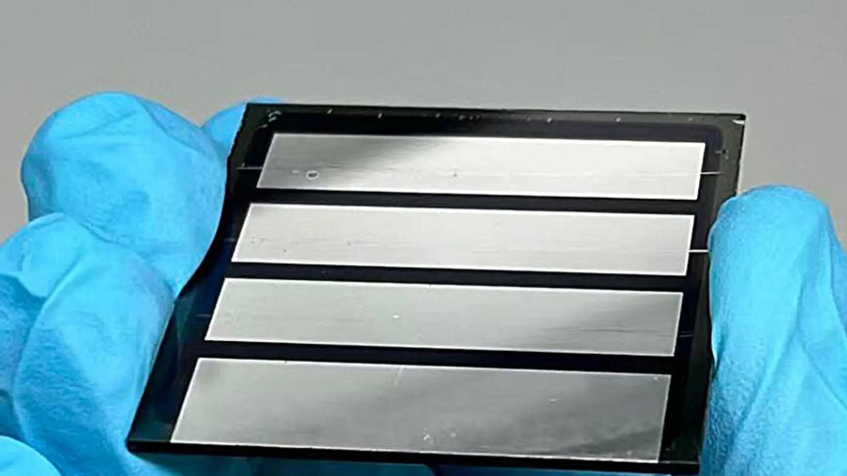 钙钛矿电池突围：1100小时耐久新纪录背后的产业新机会