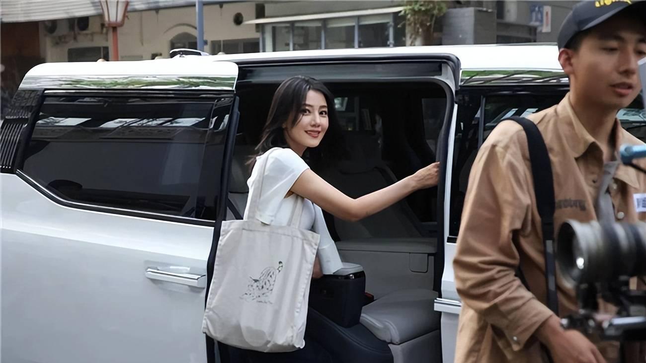 极氪009承包了内娱全年龄段明星