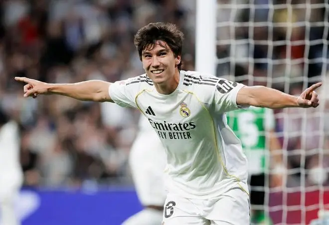 和贡萨洛加西亚的帽子戏法相比，我更感兴趣的是加西亚进球时，姆巴佩的表情管理