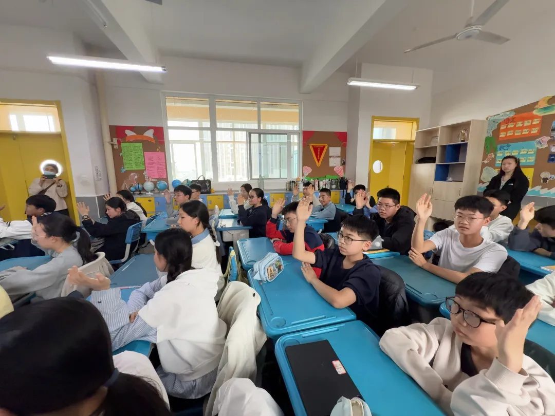 青少年心理专家潘新凌受邀为郑州市创新实验学校开展心理讲座