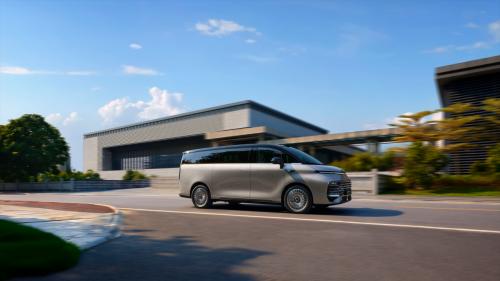 闭眼入！银河 V900 上市 26.98 万起，全家出行超合适