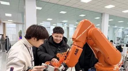 来吉科，上学即上岗