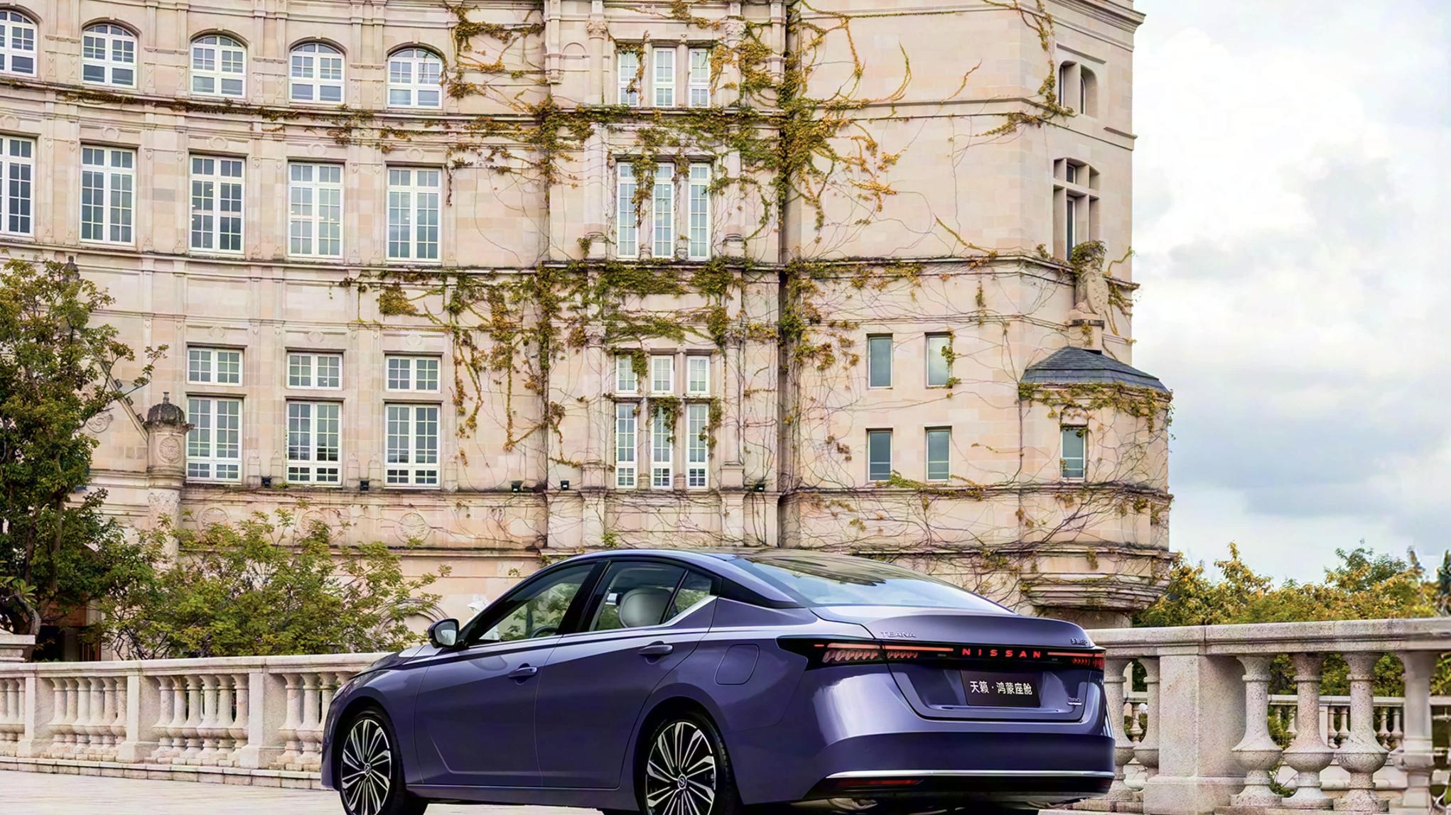 “移动的大沙发”，搭载HarmonySpace 5座舱，提供2.0L/2.0T动力