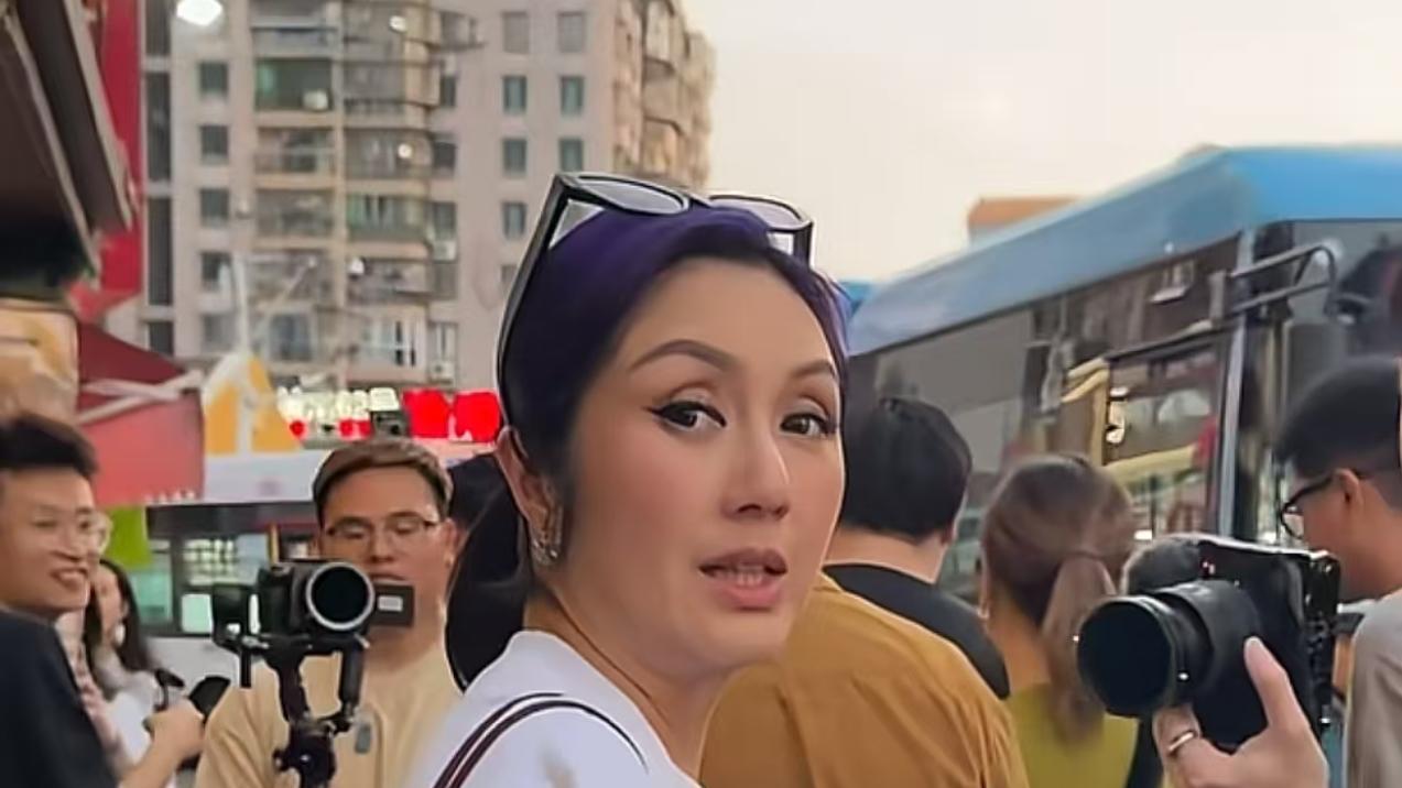 杨千嬅街头偶遇粉丝落泪，无架子温柔互动，真实品性圈粉无数