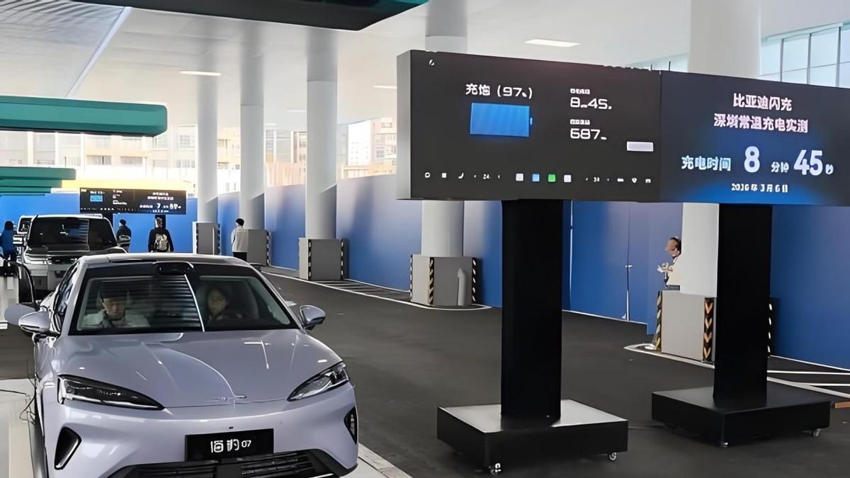 黄坤明调研深汕比亚迪汽车工业园四期！对自主创新技术给予认可