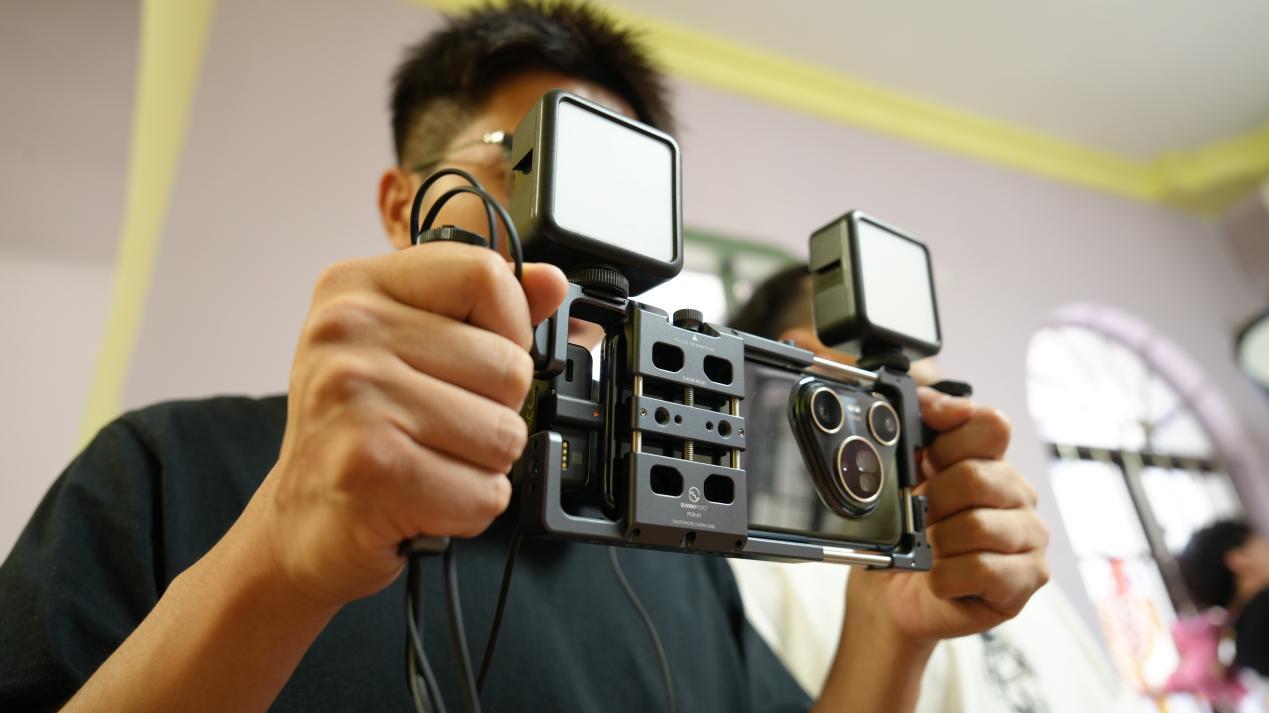 数码圈卷王天花板！超赞传媒笪屹超人，用手机拍电影拿下金鸡奖