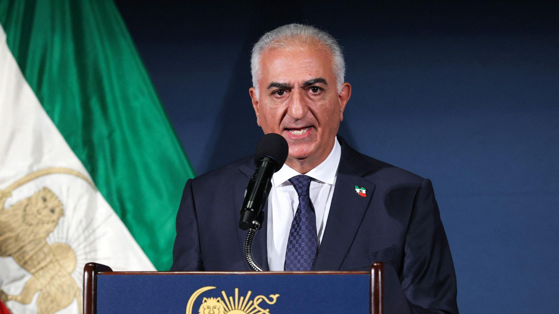 英语：伊朗前部长在抗议活动期间会见巴列维