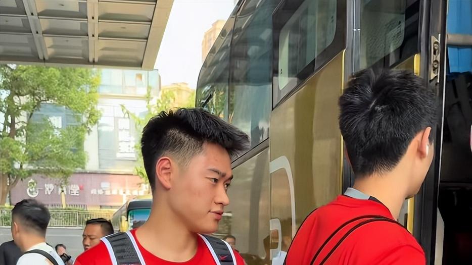 无周琦赵睿缺9大主力！2战塞尔维亚劲旅，男篮8人成重点考察对象