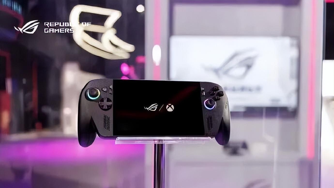 别再被游戏主机绑在电视前了！这台掌机揣兜里就能玩 3A 大作