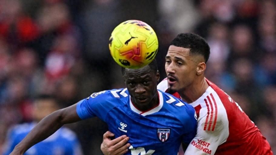 曾领跑赛季初的桑德兰表现下滑的原因是什么？