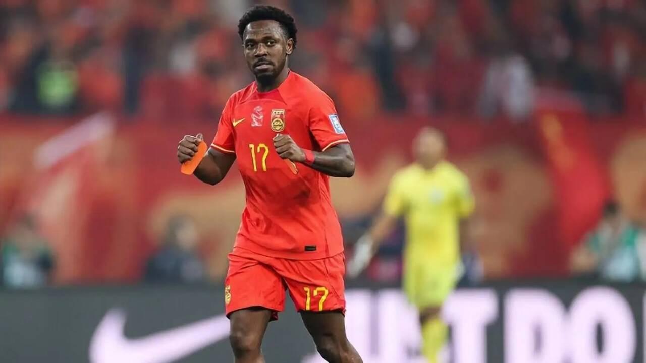 寻找最佳归宿：费南多下一站，会是恩师郑智执教的青岛西海岸吗？