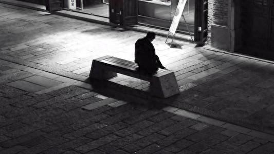 情绪如同洪水猛兽，一发不可收拾