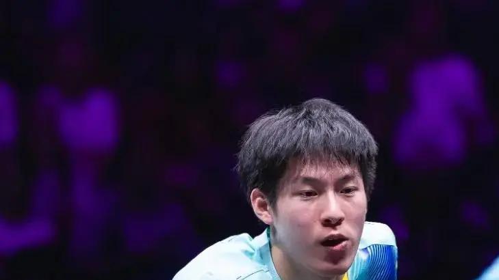 19岁小将打疯了！国乒下半区独苗4-2复仇邱党，王励勤场边疯狂鼓掌！