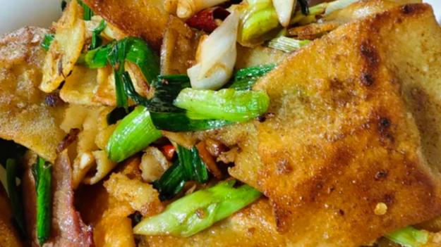 农家风味原汁原味，腊肉炒豆丝牵动异乡思乡情
