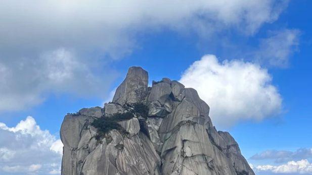 秦岭南麓藏秘境：天竺山的奇峰、云海与千年生态