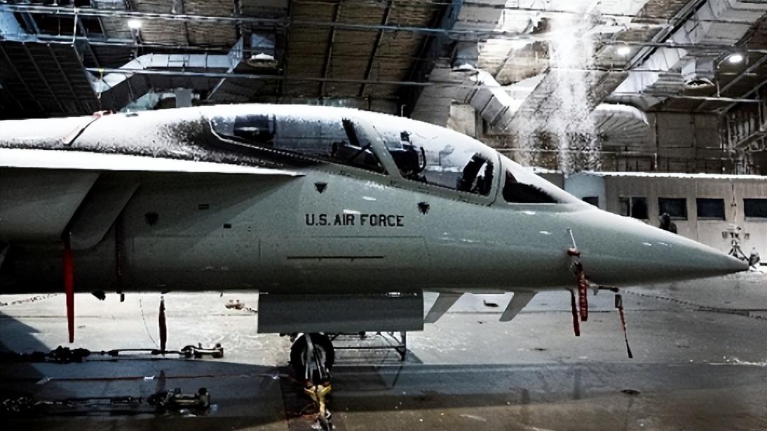 T-7A红鹰：数字时代的飞行员训练革命