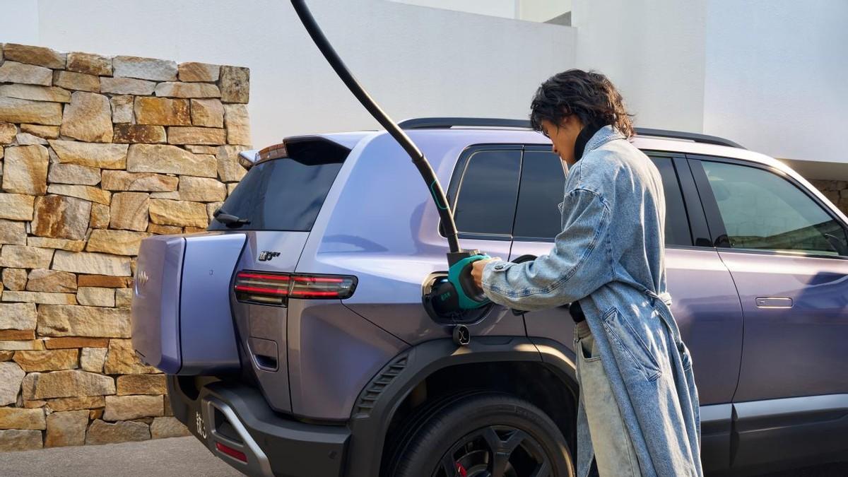 最值得买的A级纯电精品车！方程豹钛3闪充版上市15万起