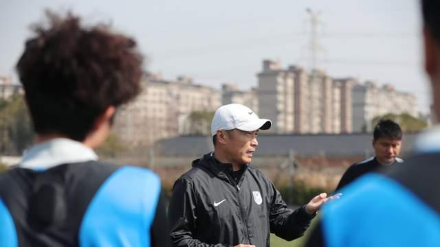 400万新星坐冷板凳，李国旭丢了看家本领 大连客战三镇 对攻争首胜