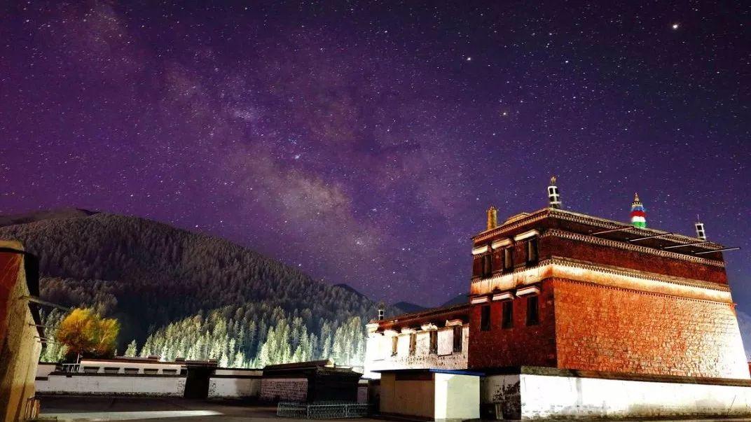 初遇扎尕那：大地褶皱里的藏地密码，定制游如何以精致细节让文化符号转化为可感知体验