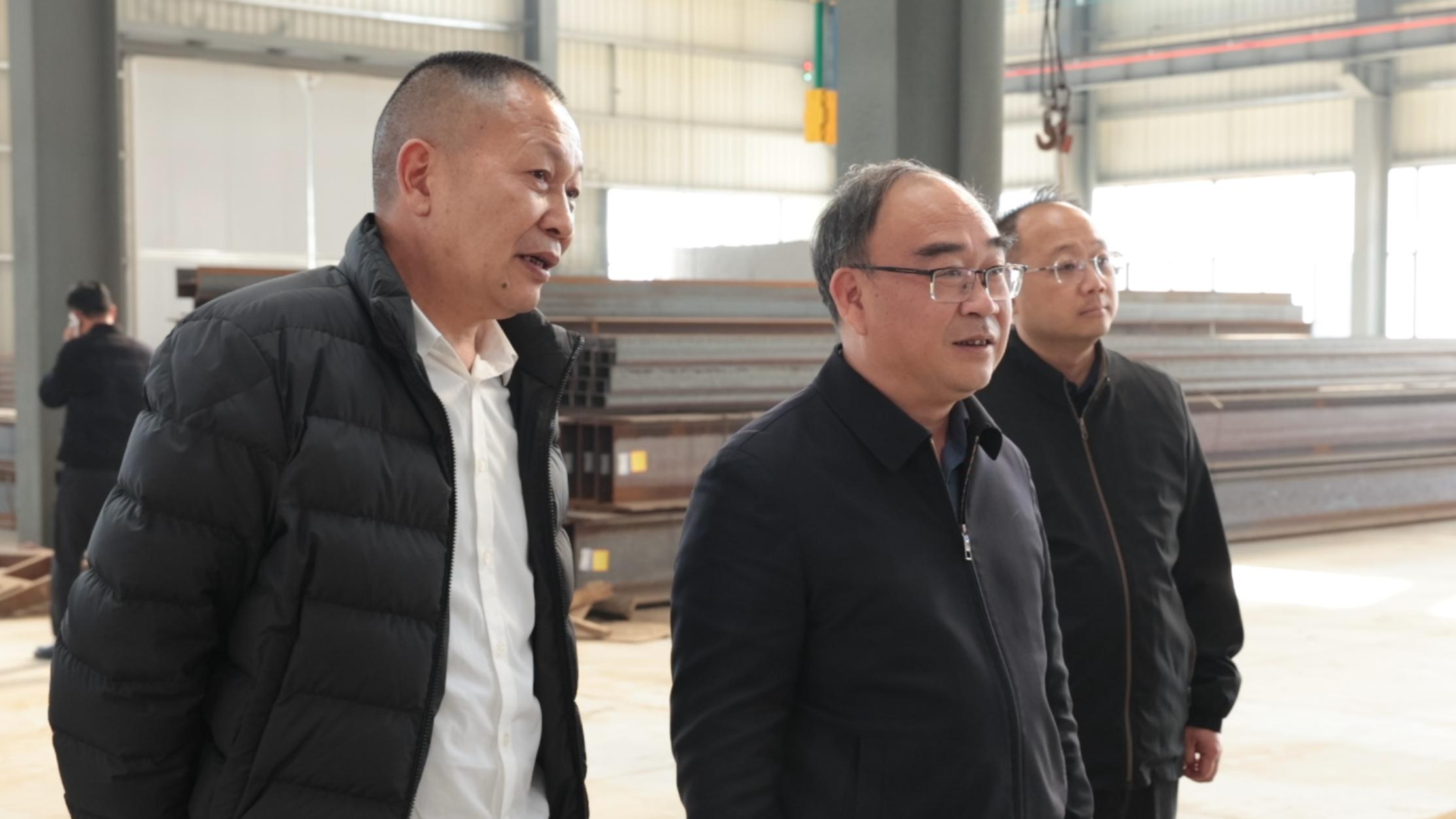 杨波一线调研重点产业项目 现场协调推进工作