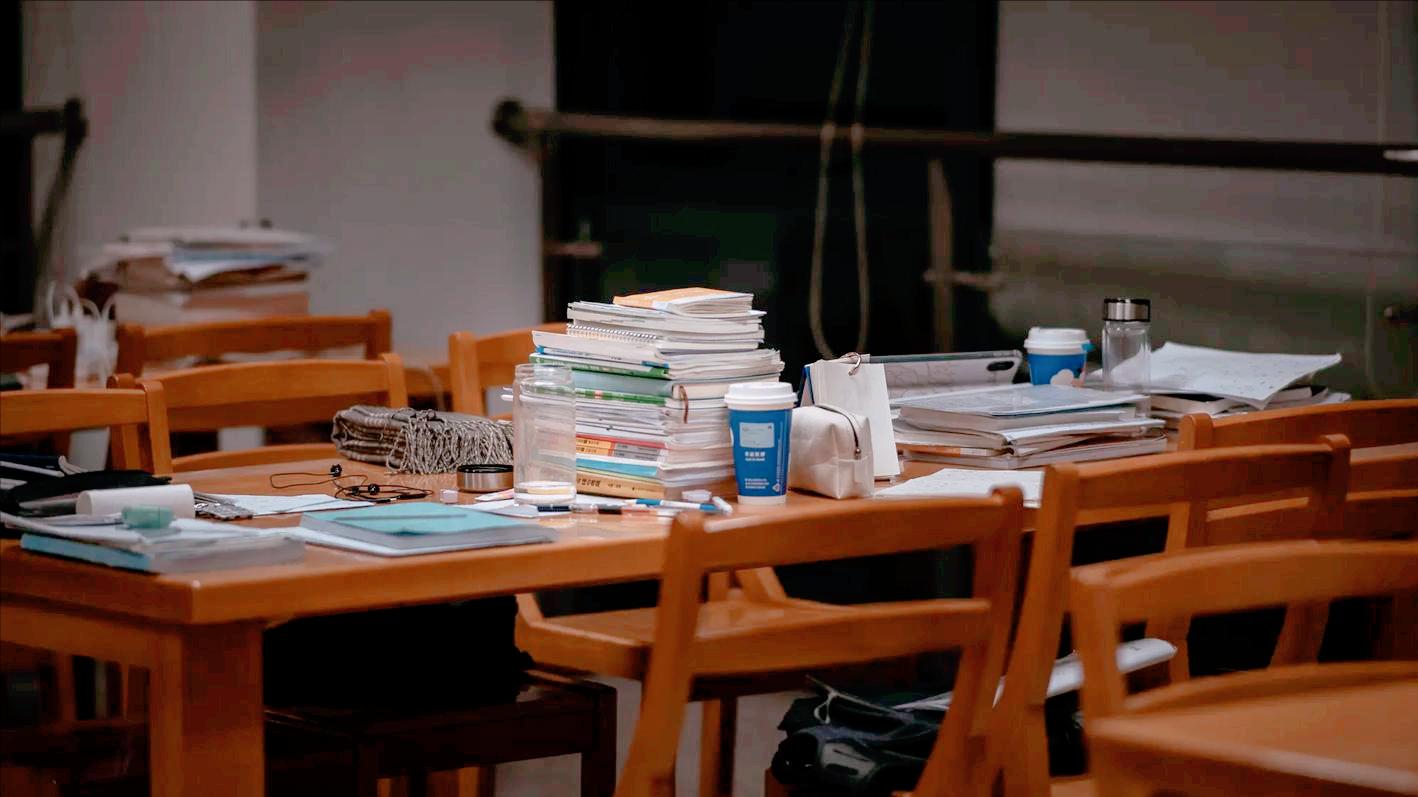 考研人数3年降了130万, 但聪明人都在默默读研, 普通家庭别被数据骗了