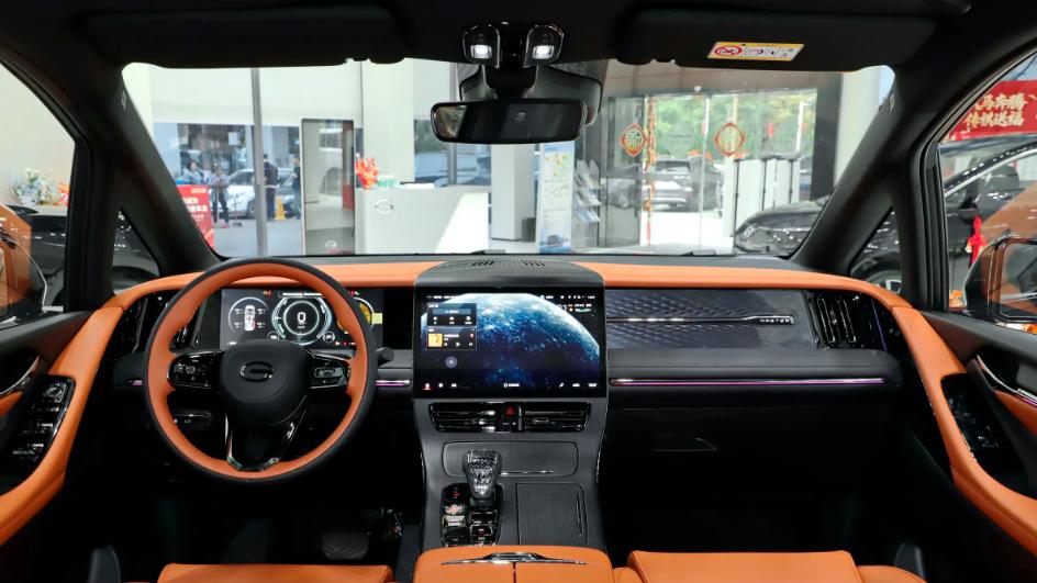 又增两款新车型，传祺M8 HEV配置升级，建议多花两万选高配