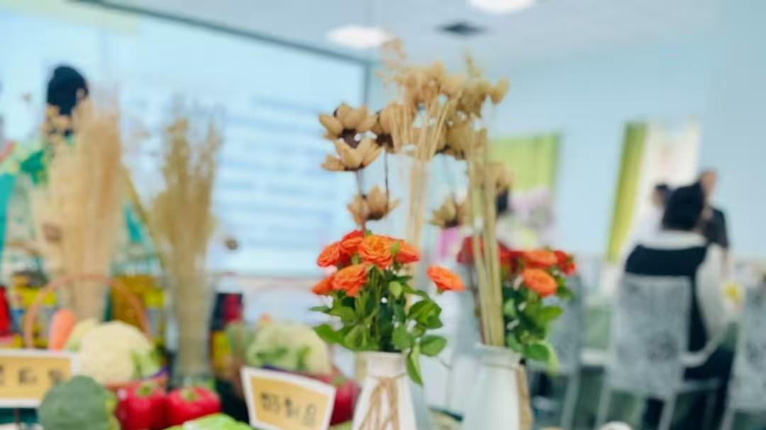 巧妙应对3岁孩子边吃边玩，培养良好进食习惯