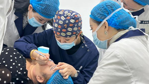 相卜美业直播间：我的轻医美新技术成长之路