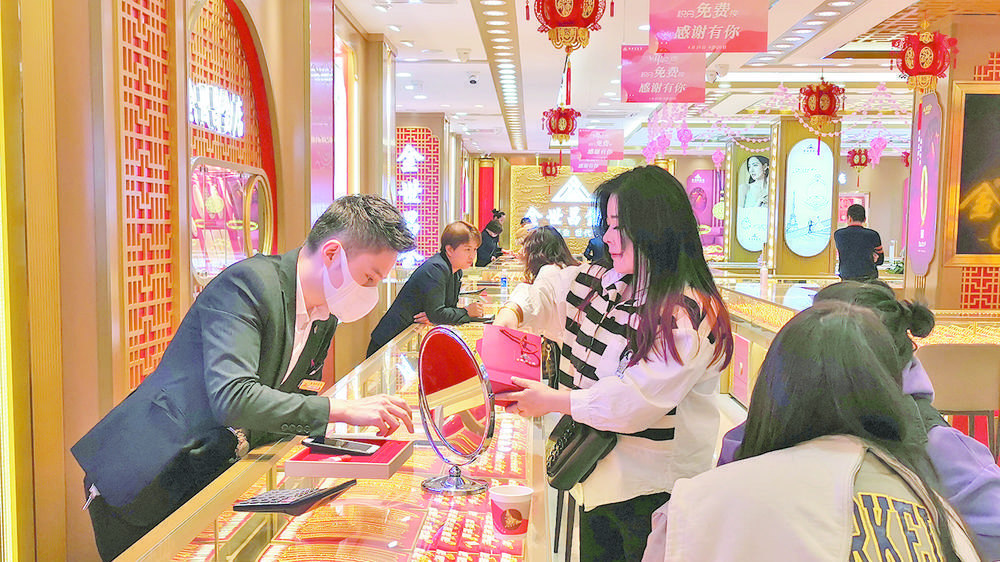 周大福黄金哪里买划算？年轻人的回答是“唯品会”