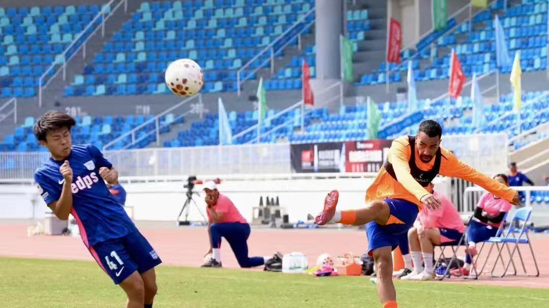 0出场：换了号码韩鹏也不用！鲁媒：德尔加多怎么了