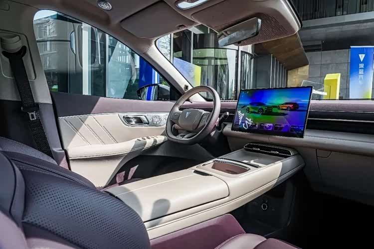 智驾上的持续升级 试驾全新深蓝S07华为乾崑激光版