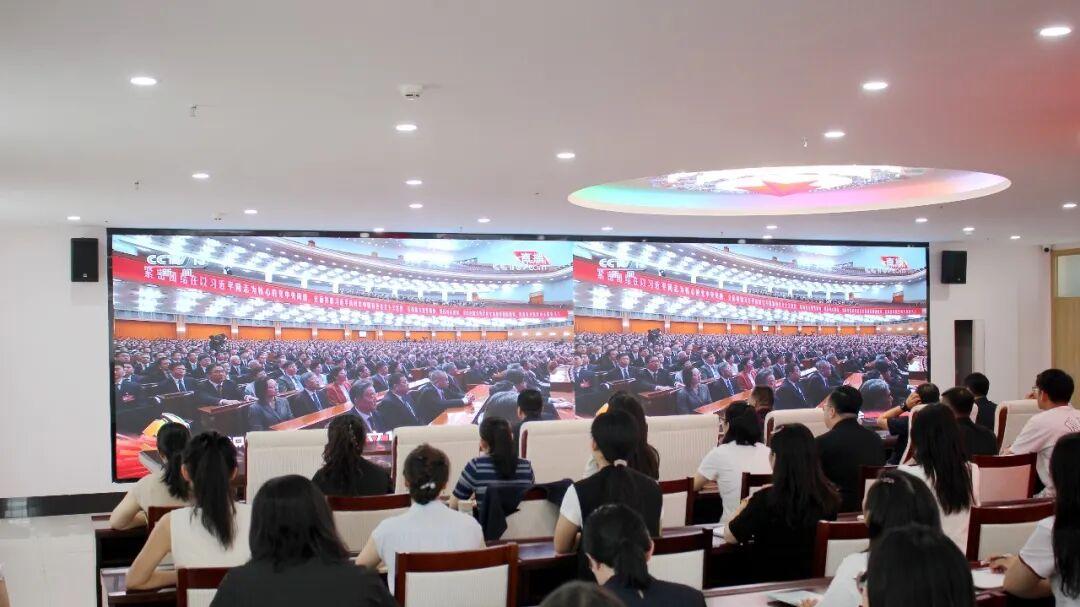 河北外国语学院组织师生党员集中收看庆祝中国共产党成立105周年大会直播