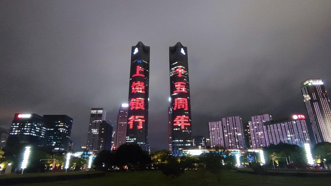 303米高空巨幕！南昌双子塔灯光秀辐射一江两岸
